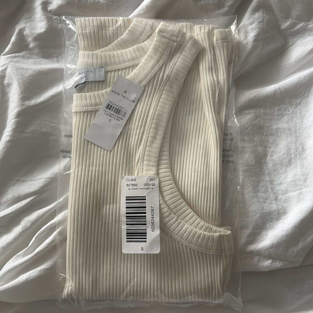 Ann Taylor ribbed crème tank top